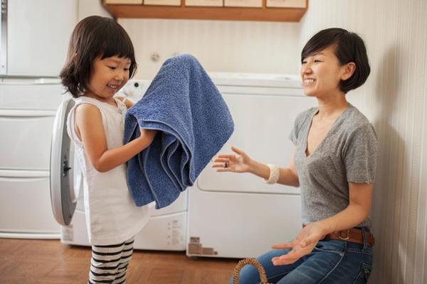 Từ khi con lên 6 tuổi, bố mẹ nên dạy những kỹ năng quan trọng này. (Ảnh minh họa)